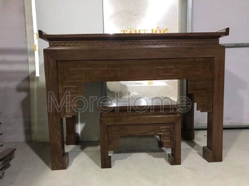 Bàn thờ gỗ óc chó hiện đại là một lựa chọn hợp lý cho những biệt thự, nhà lô phố có diện tích lớn với sự kết hợp giữa sang trọng và tiện dụng.